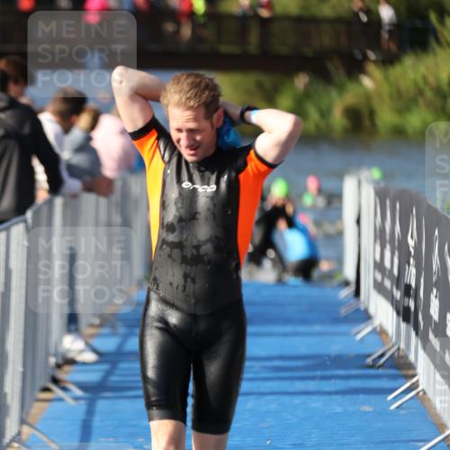 25.08.2024 - Elbe Triathlon Hamburg H.Heesch http://msf.ph/oto/6861861 25.08.2024 09:18:38 Schwimmen 221, 333, 341, 355, 357, 368, 374, 406, 418 meine-sportfotos.de