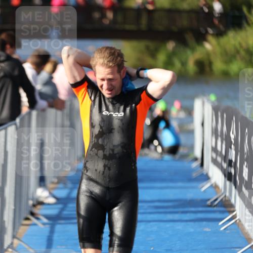 25.08.2024 - Elbe Triathlon Hamburg H.Heesch http://msf.ph/oto/6861868 25.08.2024 09:18:38 Schwimmen 221, 333, 341, 355, 357, 368, 374, 406, 418 meine-sportfotos.de