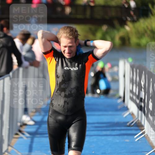 25.08.2024 - Elbe Triathlon Hamburg H.Heesch http://msf.ph/oto/6861876 25.08.2024 09:18:38 Schwimmen 221, 333, 341, 355, 357, 368, 374, 406, 418 meine-sportfotos.de