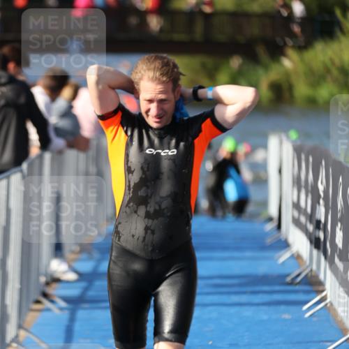 25.08.2024 - Elbe Triathlon Hamburg H.Heesch http://msf.ph/oto/6861877 25.08.2024 09:18:38 Schwimmen 221, 333, 341, 355, 357, 368, 374, 406, 418 meine-sportfotos.de