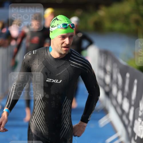 25.08.2024 - Elbe Triathlon Hamburg H.Heesch http://msf.ph/oto/6861954 25.08.2024 09:18:50 Schwimmen 221, 341, 355, 357, 374, 406, 407, 418, 528 meine-sportfotos.de