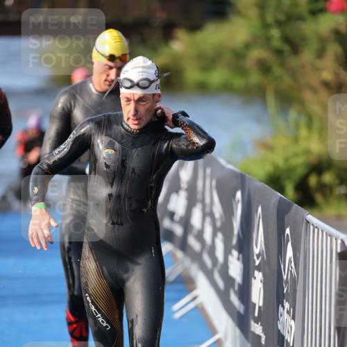 25.08.2024 - Elbe Triathlon Hamburg H.Heesch http://msf.ph/oto/6862009 25.08.2024 09:18:53 Schwimmen 221, 355, 374, 376, 400, 406, 407, 418, 528 meine-sportfotos.de