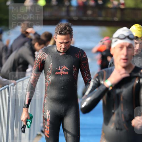 25.08.2024 - Elbe Triathlon Hamburg H.Heesch http://msf.ph/oto/6862035 25.08.2024 09:18:54 Schwimmen 221, 355, 374, 376, 400, 407, 418, 528 meine-sportfotos.de