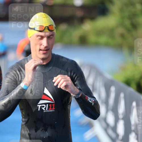 25.08.2024 - Elbe Triathlon Hamburg H.Heesch http://msf.ph/oto/6862067 25.08.2024 09:18:55 Schwimmen 221, 355, 358, 374, 376, 400, 407, 418, 431, 528 meine-sportfotos.de