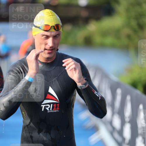 25.08.2024 - Elbe Triathlon Hamburg H.Heesch http://msf.ph/oto/6862070 25.08.2024 09:18:55 Schwimmen 221, 355, 358, 374, 376, 400, 407, 418, 431, 528 meine-sportfotos.de