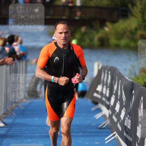 25.08.2024 - Elbe Triathlon Hamburg H.Heesch http://msf.ph/oto/6862100 25.08.2024 09:18:59 Schwimmen 221, 355, 358, 374, 376, 383, 398, 400, 407, 431, 528 meine-sportfotos.de