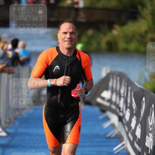 25.08.2024 - Elbe Triathlon Hamburg H.Heesch http://msf.ph/oto/6862134 25.08.2024 09:19:00 Schwimmen 221, 355, 358, 376, 383, 398, 400, 407, 431, 528 meine-sportfotos.de