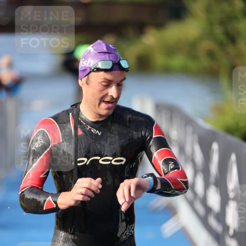 25.08.2024 - Elbe Triathlon Hamburg H.Heesch http://msf.ph/oto/6862145 25.08.2024 09:19:03 Schwimmen 221, 355, 358, 376, 383, 398, 400, 407, 431, 528 meine-sportfotos.de