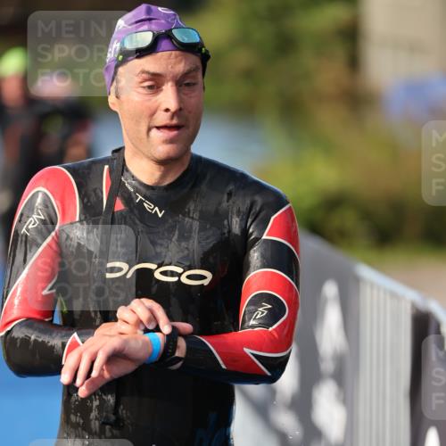 25.08.2024 - Elbe Triathlon Hamburg H.Heesch http://msf.ph/oto/6862175 25.08.2024 09:19:03 Schwimmen 221, 355, 358, 376, 383, 398, 400, 407, 431, 528 meine-sportfotos.de