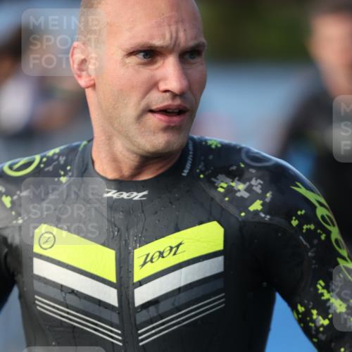 25.08.2024 - Elbe Triathlon Hamburg H.Heesch http://msf.ph/oto/6862278 25.08.2024 09:19:11 Schwimmen 221, 358, 376, 383, 397, 398, 400, 407, 431, 528 meine-sportfotos.de