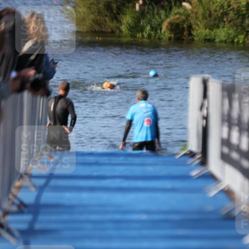 25.08.2024 - Elbe Triathlon Hamburg H.Heesch http://msf.ph/oto/6862482 25.08.2024 09:29:30 Schwimmen  meine-sportfotos.de