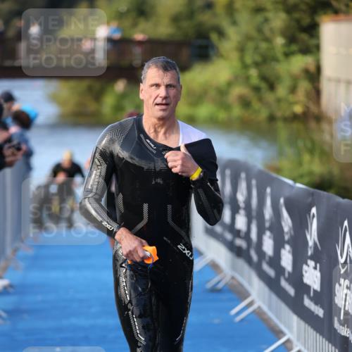 25.08.2024 - Elbe Triathlon Hamburg H.Heesch http://msf.ph/oto/6862669 25.08.2024 09:30:01 Schwimmen 451, 452, 463, 470, 506, 508, 534, 548, 553 meine-sportfotos.de