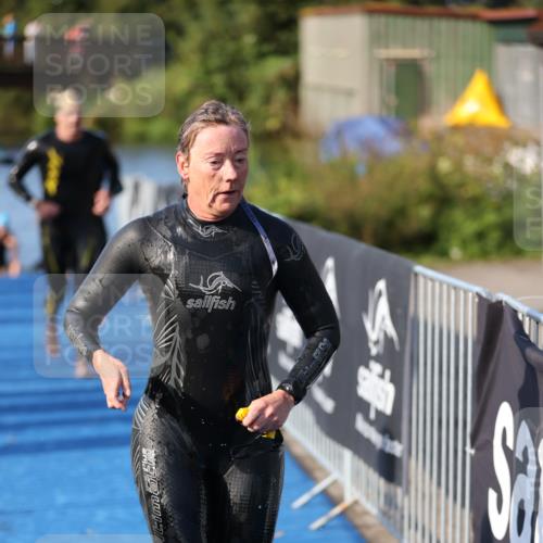 25.08.2024 - Elbe Triathlon Hamburg H.Heesch http://msf.ph/oto/6862797 25.08.2024 09:30:08 Schwimmen 451, 452, 463, 470, 506, 508, 515, 534, 548, 553 meine-sportfotos.de