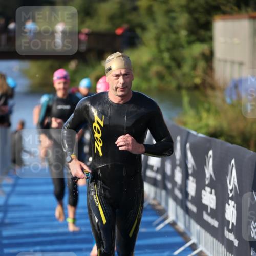 25.08.2024 - Elbe Triathlon Hamburg H.Heesch http://msf.ph/oto/6862823 25.08.2024 09:30:11 Schwimmen 411, 451, 452, 463, 470, 508, 515, 534, 548, 553 meine-sportfotos.de