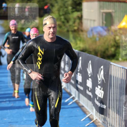 25.08.2024 - Elbe Triathlon Hamburg H.Heesch http://msf.ph/oto/6862840 25.08.2024 09:30:11 Schwimmen 411, 451, 452, 463, 470, 508, 515, 534, 548, 553 meine-sportfotos.de