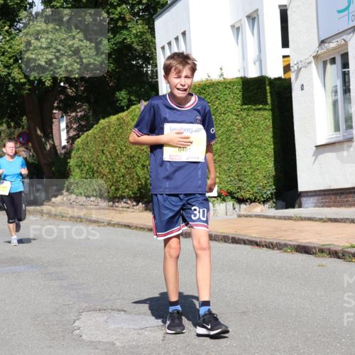 25.08.2024 - 20. Blankeneser Heldenlauf Strokosch-Dieckow http://msf.ph/oto/6862885 25.08.2024 10:21:55 Ziel 6347, 6491, 6529, 6532 meine-sportfotos.de
