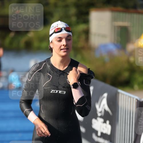 25.08.2024 - Elbe Triathlon Hamburg H.Heesch http://msf.ph/oto/6863056 25.08.2024 09:31:22 Schwimmen 467, 484 meine-sportfotos.de