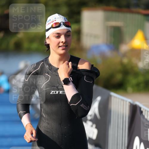 25.08.2024 - Elbe Triathlon Hamburg H.Heesch http://msf.ph/oto/6863062 25.08.2024 09:31:22 Schwimmen 467, 484 meine-sportfotos.de