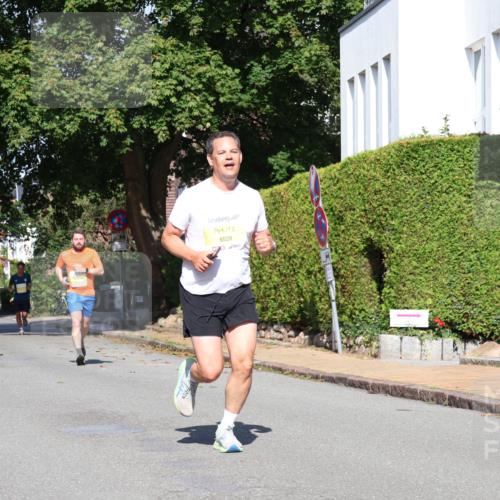 25.08.2024 - 20. Blankeneser Heldenlauf Strokosch-Dieckow http://msf.ph/oto/6863070 25.08.2024 10:22:40 Ziel 6232, 6528, 6531 meine-sportfotos.de