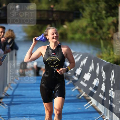 25.08.2024 - Elbe Triathlon Hamburg H.Heesch http://msf.ph/oto/6863076 25.08.2024 09:31:28 Schwimmen 467, 468, 484, 497 meine-sportfotos.de