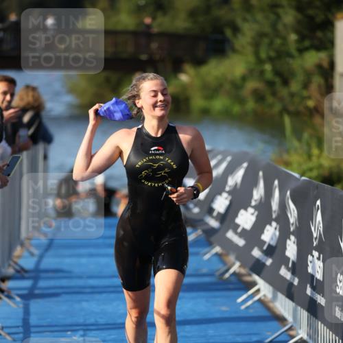 25.08.2024 - Elbe Triathlon Hamburg H.Heesch http://msf.ph/oto/6863077 25.08.2024 09:31:28 Schwimmen 467, 468, 484, 497 meine-sportfotos.de