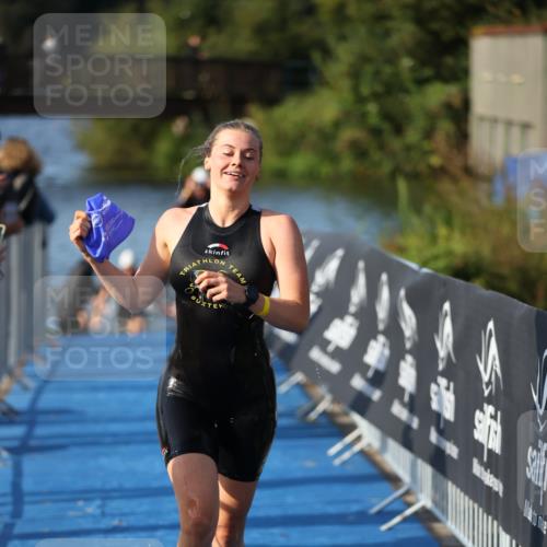 25.08.2024 - Elbe Triathlon Hamburg H.Heesch http://msf.ph/oto/6863087 25.08.2024 09:31:28 Schwimmen 467, 468, 484, 497 meine-sportfotos.de