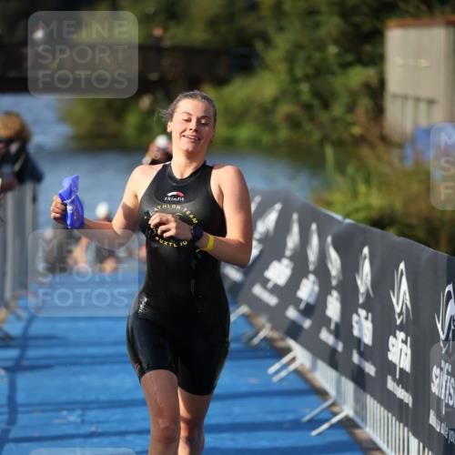 25.08.2024 - Elbe Triathlon Hamburg H.Heesch http://msf.ph/oto/6863089 25.08.2024 09:31:28 Schwimmen 467, 468, 484, 497 meine-sportfotos.de