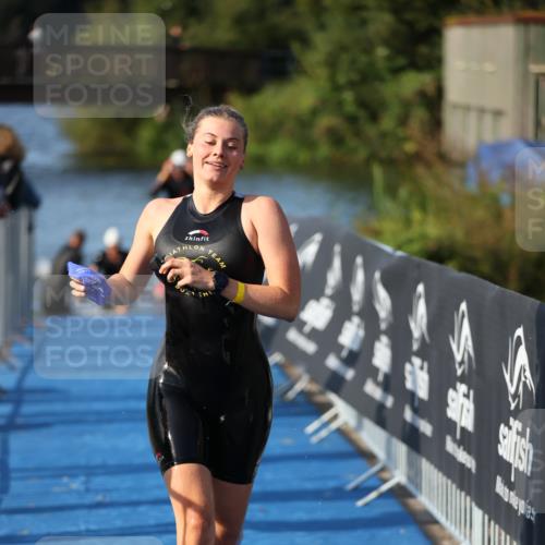 25.08.2024 - Elbe Triathlon Hamburg H.Heesch http://msf.ph/oto/6863094 25.08.2024 09:31:28 Schwimmen 467, 468, 484, 497 meine-sportfotos.de