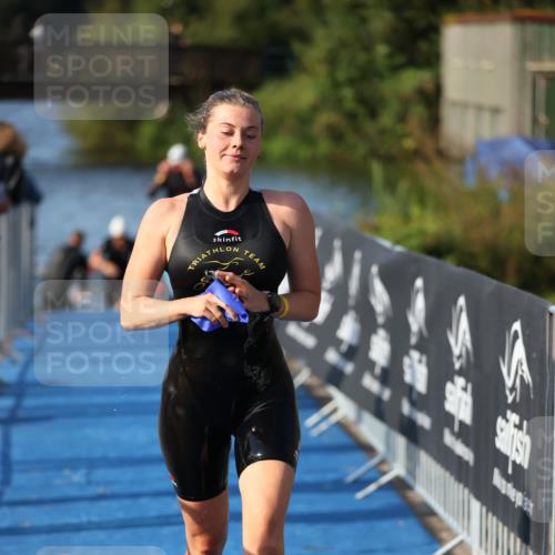 25.08.2024 - Elbe Triathlon Hamburg H.Heesch http://msf.ph/oto/6863101 25.08.2024 09:31:29 Schwimmen 467, 468, 484, 497 meine-sportfotos.de