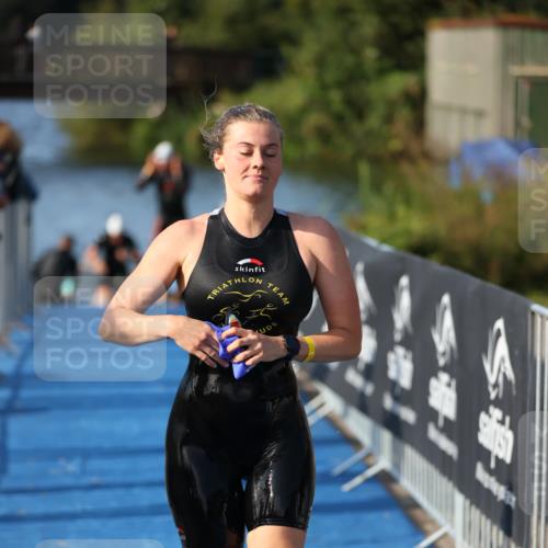 25.08.2024 - Elbe Triathlon Hamburg H.Heesch http://msf.ph/oto/6863108 25.08.2024 09:31:29 Schwimmen 467, 468, 484, 497 meine-sportfotos.de