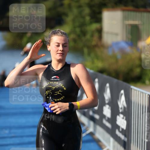 25.08.2024 - Elbe Triathlon Hamburg H.Heesch http://msf.ph/oto/6863117 25.08.2024 09:31:29 Schwimmen 467, 468, 484, 497 meine-sportfotos.de
