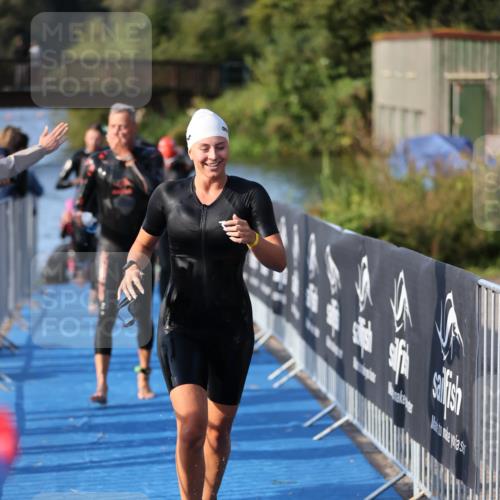 25.08.2024 - Elbe Triathlon Hamburg H.Heesch http://msf.ph/oto/6863132 25.08.2024 09:31:38 Schwimmen 450, 467, 468, 484, 497, 512, 525 meine-sportfotos.de