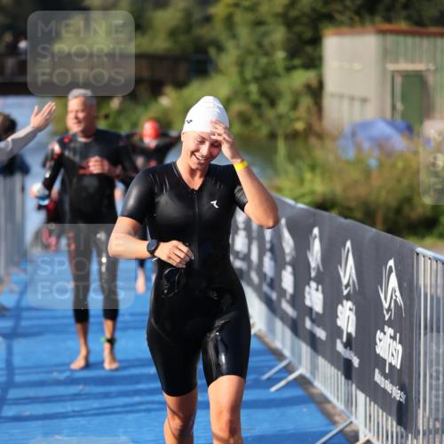 25.08.2024 - Elbe Triathlon Hamburg H.Heesch http://msf.ph/oto/6863143 25.08.2024 09:31:39 Schwimmen 450, 467, 468, 484, 497, 512, 525 meine-sportfotos.de