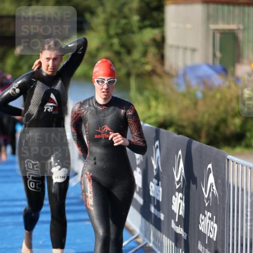 25.08.2024 - Elbe Triathlon Hamburg H.Heesch http://msf.ph/oto/6863180 25.08.2024 09:31:42 Schwimmen 450, 467, 468, 497, 512, 525, 543 meine-sportfotos.de