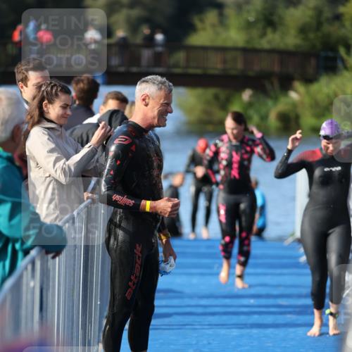 25.08.2024 - Elbe Triathlon Hamburg H.Heesch http://msf.ph/oto/6863215 25.08.2024 09:31:45 Schwimmen 450, 468, 497, 512, 525, 543 meine-sportfotos.de
