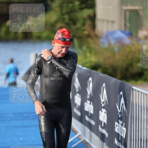 25.08.2024 - Elbe Triathlon Hamburg H.Heesch http://msf.ph/oto/6863286 25.08.2024 09:31:56 Schwimmen 446, 450, 468, 497, 512, 525, 543 meine-sportfotos.de