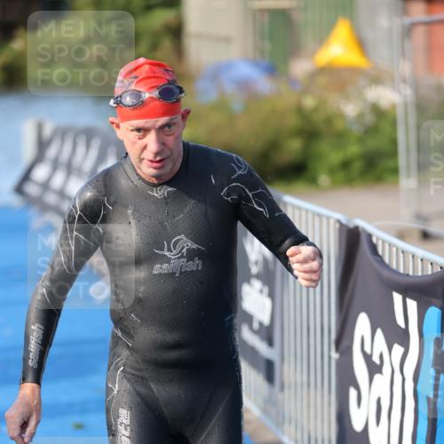 25.08.2024 - Elbe Triathlon Hamburg H.Heesch http://msf.ph/oto/6863298 25.08.2024 09:31:58 Schwimmen 446, 450, 468, 497, 512, 525, 543 meine-sportfotos.de