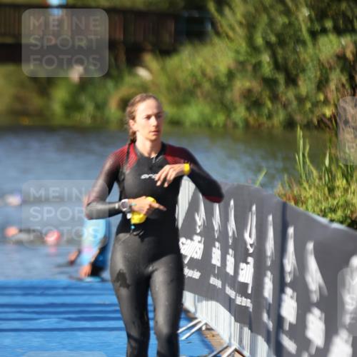 25.08.2024 - Elbe Triathlon Hamburg H.Heesch http://msf.ph/oto/6863301 25.08.2024 09:32:13 Schwimmen 446, 450, 507, 543 meine-sportfotos.de