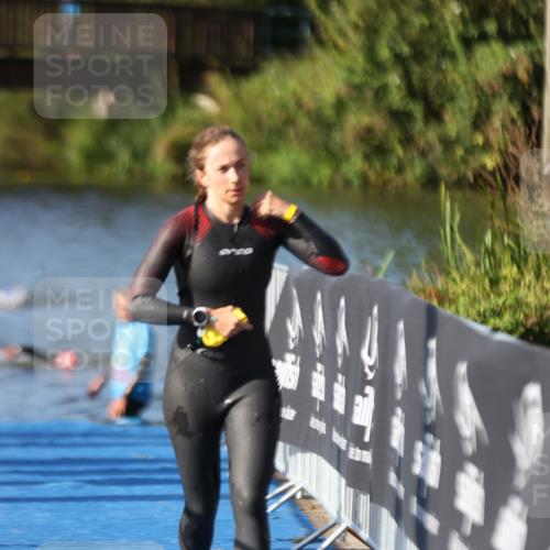 25.08.2024 - Elbe Triathlon Hamburg H.Heesch http://msf.ph/oto/6863304 25.08.2024 09:32:13 Schwimmen 446, 450, 507, 543 meine-sportfotos.de