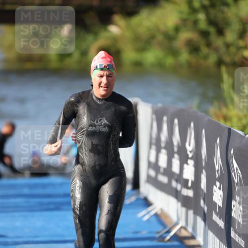 25.08.2024 - Elbe Triathlon Hamburg H.Heesch http://msf.ph/oto/6863339 25.08.2024 09:32:29 Schwimmen 507, 545 meine-sportfotos.de