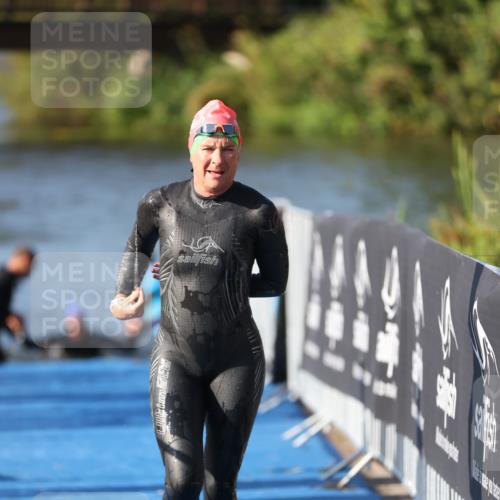 25.08.2024 - Elbe Triathlon Hamburg H.Heesch http://msf.ph/oto/6863343 25.08.2024 09:32:30 Schwimmen 507, 545 meine-sportfotos.de