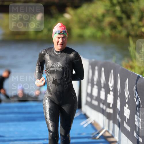 25.08.2024 - Elbe Triathlon Hamburg H.Heesch http://msf.ph/oto/6863346 25.08.2024 09:32:30 Schwimmen 507, 545 meine-sportfotos.de