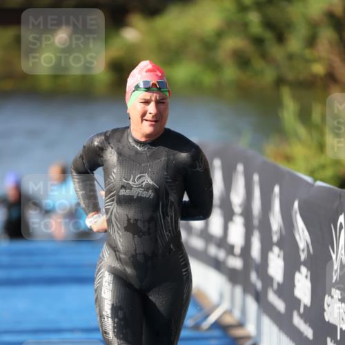 25.08.2024 - Elbe Triathlon Hamburg H.Heesch http://msf.ph/oto/6863352 25.08.2024 09:32:30 Schwimmen 507, 545 meine-sportfotos.de