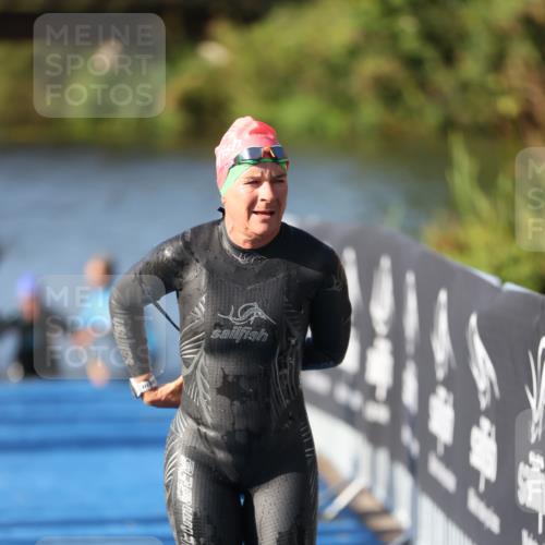 25.08.2024 - Elbe Triathlon Hamburg H.Heesch http://msf.ph/oto/6863356 25.08.2024 09:32:30 Schwimmen 507, 545 meine-sportfotos.de