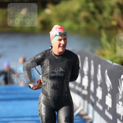 25.08.2024 - Elbe Triathlon Hamburg H.Heesch http://msf.ph/oto/6863357 25.08.2024 09:32:30 Schwimmen 507, 545 meine-sportfotos.de