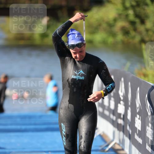 25.08.2024 - Elbe Triathlon Hamburg H.Heesch http://msf.ph/oto/6863387 25.08.2024 09:32:42 Schwimmen 530, 545, 551 meine-sportfotos.de