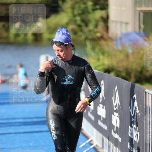25.08.2024 - Elbe Triathlon Hamburg H.Heesch http://msf.ph/oto/6863390 25.08.2024 09:32:44 Schwimmen 530, 545, 551 meine-sportfotos.de