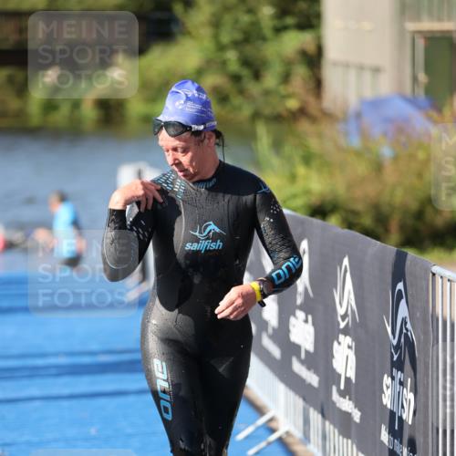 25.08.2024 - Elbe Triathlon Hamburg H.Heesch http://msf.ph/oto/6863392 25.08.2024 09:32:44 Schwimmen 530, 545, 551 meine-sportfotos.de