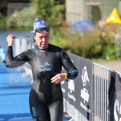 25.08.2024 - Elbe Triathlon Hamburg H.Heesch http://msf.ph/oto/6863396 25.08.2024 09:32:45 Schwimmen 530, 545, 551 meine-sportfotos.de