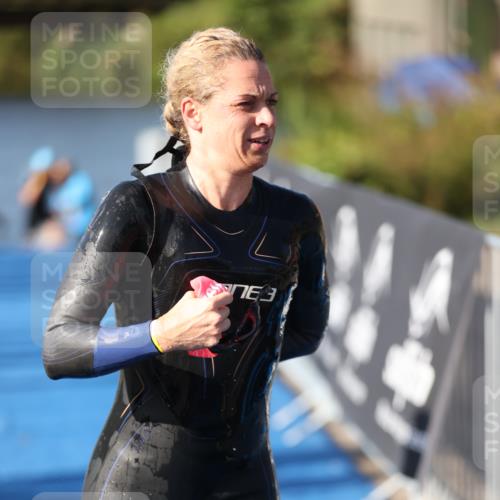 25.08.2024 - Elbe Triathlon Hamburg H.Heesch http://msf.ph/oto/6863455 25.08.2024 09:32:59 Schwimmen 485, 530, 551 meine-sportfotos.de